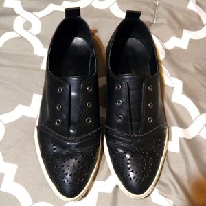 Nine West black sneakers, EUC!